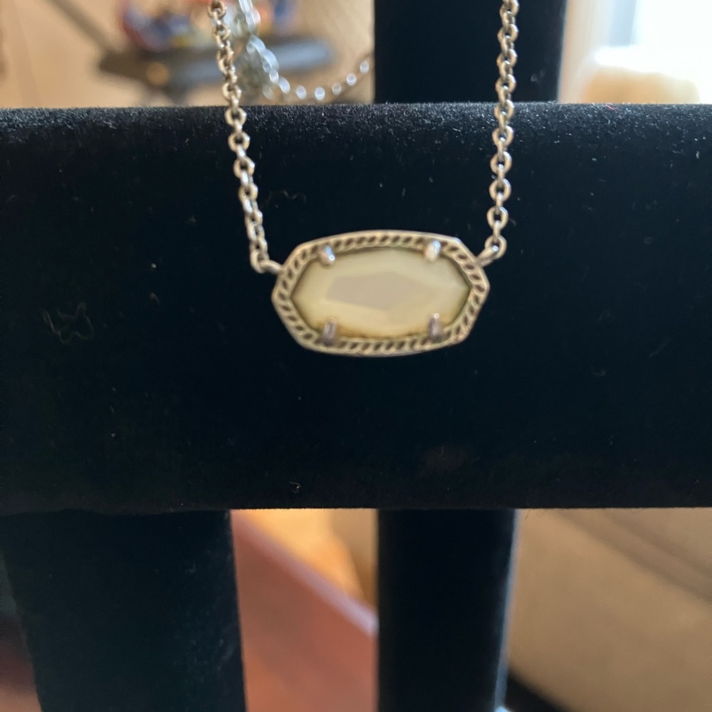 Kendra Scott necklace